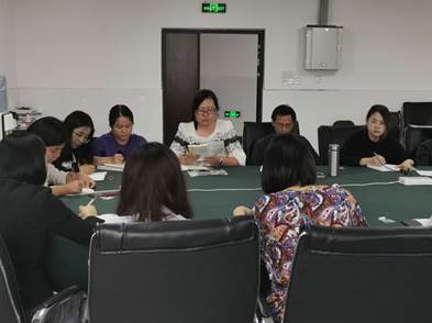 说明:F:\00 j9九游会\106 党建\人工智能系党支部\201909\4 宣传稿\教师党员带领大家学习.jpg